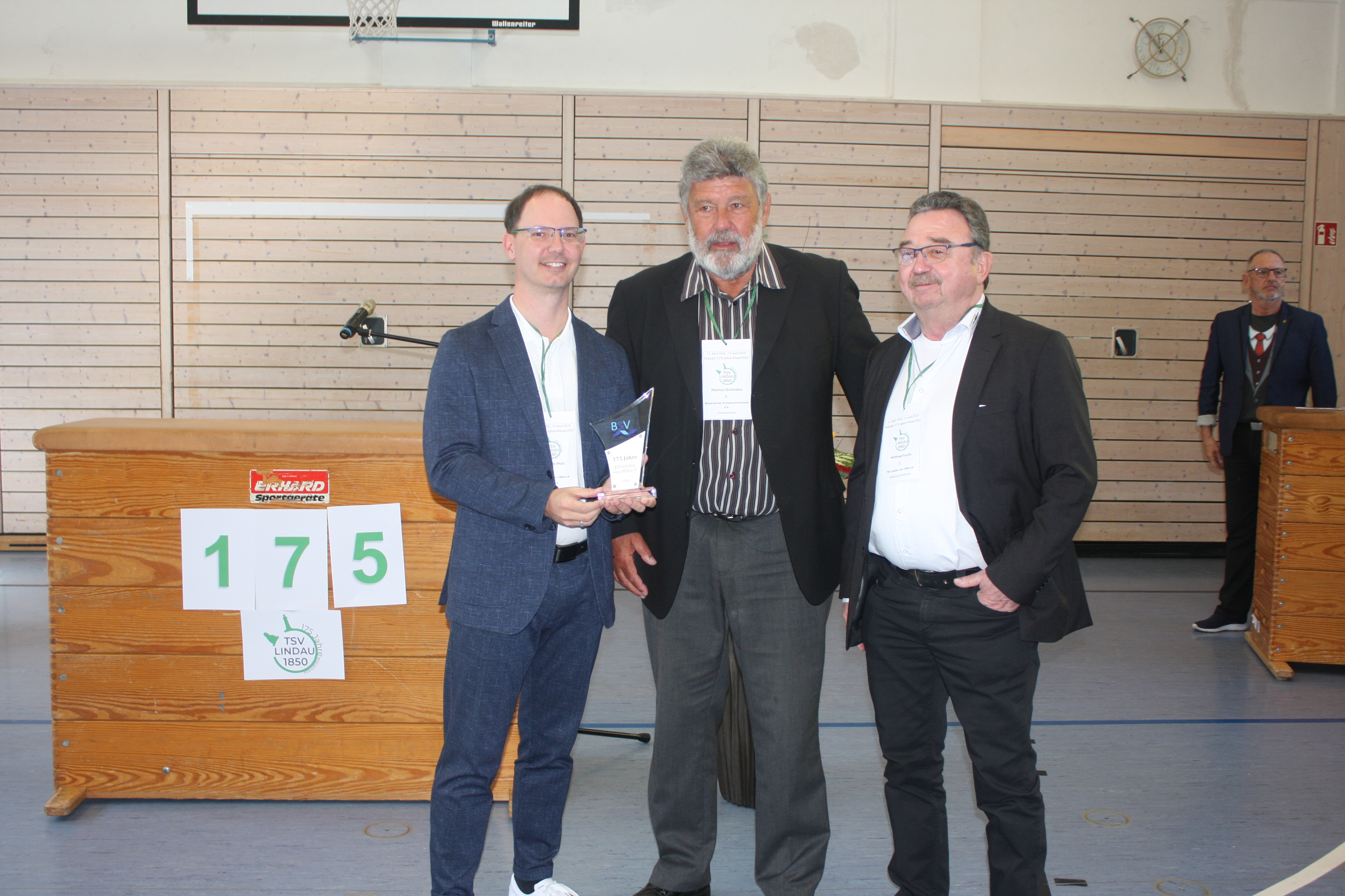 Ehrung des Vereins für 175 Jahre durch den Schwimmverband